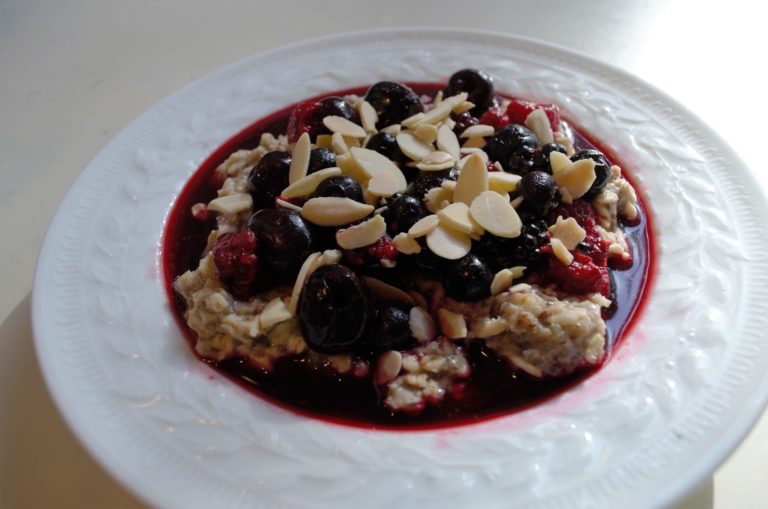 Overnight Oatmeal with Raspberries, Blueberries, Blackberries, Cherries and Toasted Almonds » An